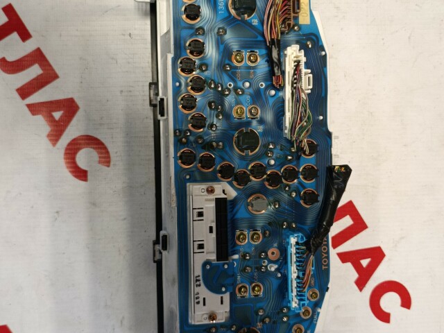 Щиток приборов TOYOTA Carina 