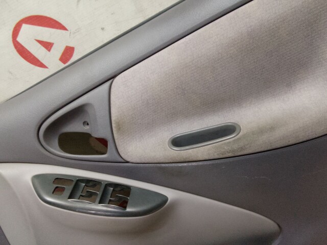 Обшивка двери TOYOTA Platz 