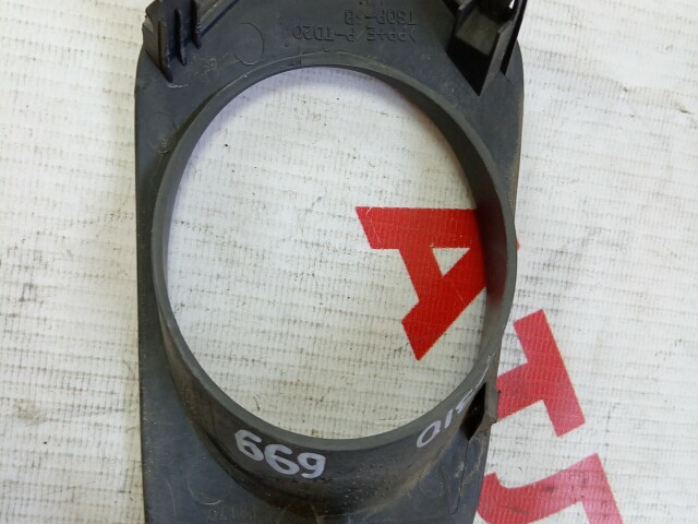 Оправа туманки TOYOTA Corolla Fielder 