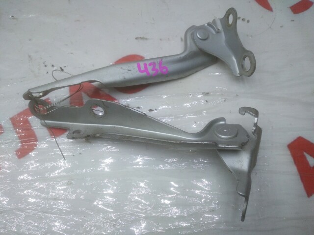 Кронштейны капота TOYOTA Ist 