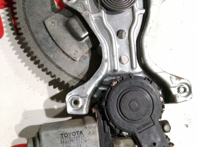 Стеклоподъемник TOYOTA Nadia 