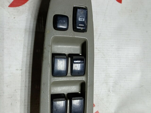 Блок управления стеклоподъемниками TOYOTA Noah 