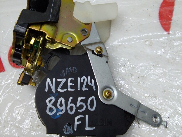 Замок двери TOYOTA Corolla 