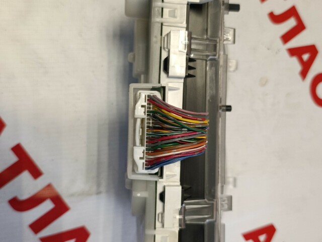 Щиток приборов TOYOTA Ist 