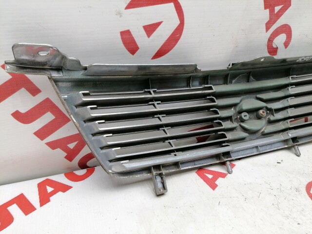 Решетка радиатора NISSAN Sunny 