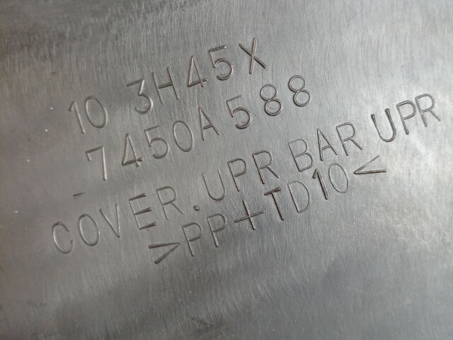 Накладка на радиатор MITSUBISHI Outlander 