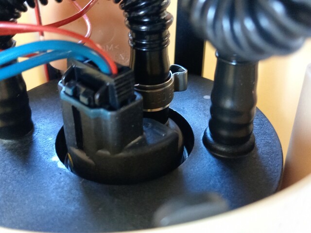 Бензонасос TOYOTA Avensis 