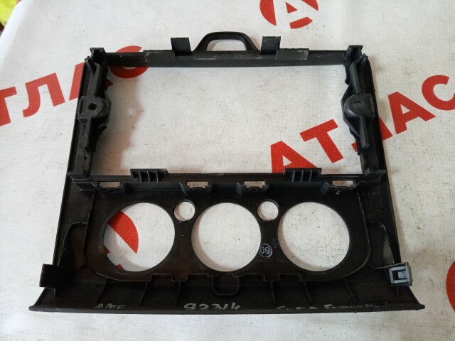 Рамка магнитолы FORD Focus II 