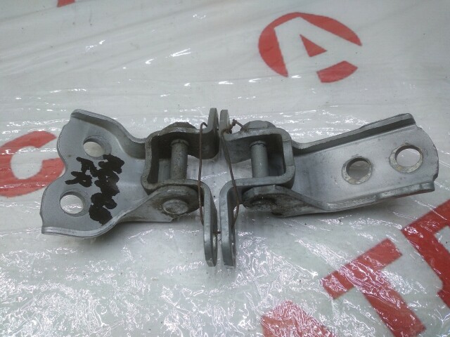 Кронштейны двери TOYOTA Ist 