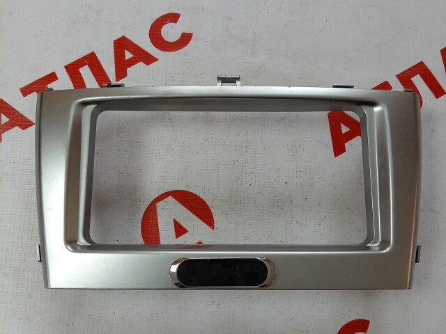 Рамка магнитолы TOYOTA Avensis 