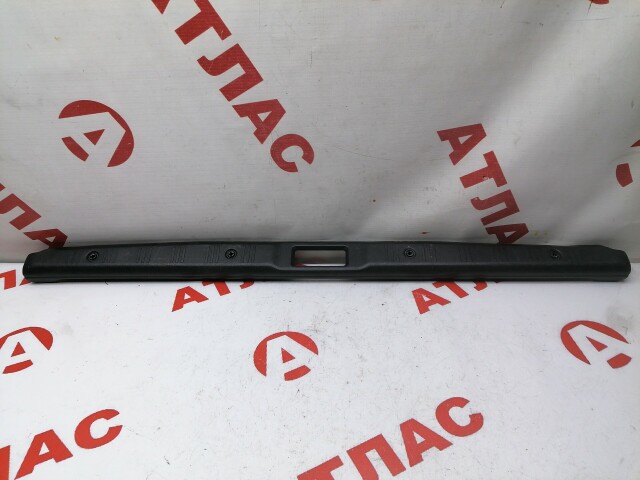 Накладка замка багажника NISSAN Sunny 