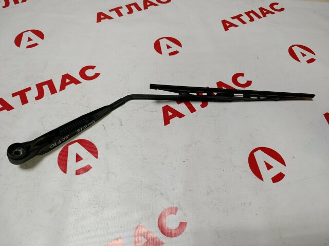 Дворник двери багажника TOYOTA Vitz 