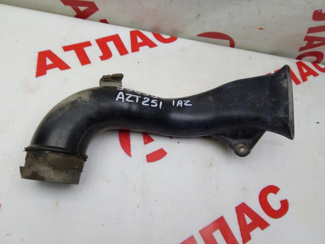 Воздуховод TOYOTA Avensis 1AZ-FE