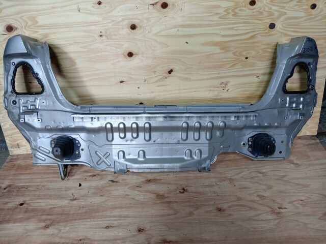 Задняя панель NISSAN Sunny 