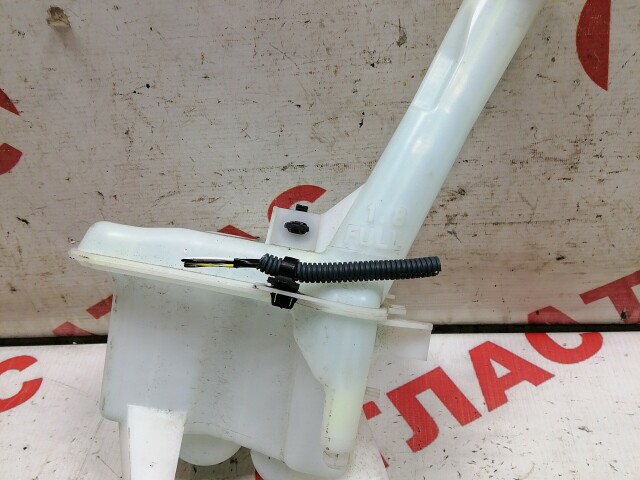 Бачок омывателя TOYOTA Ractis 