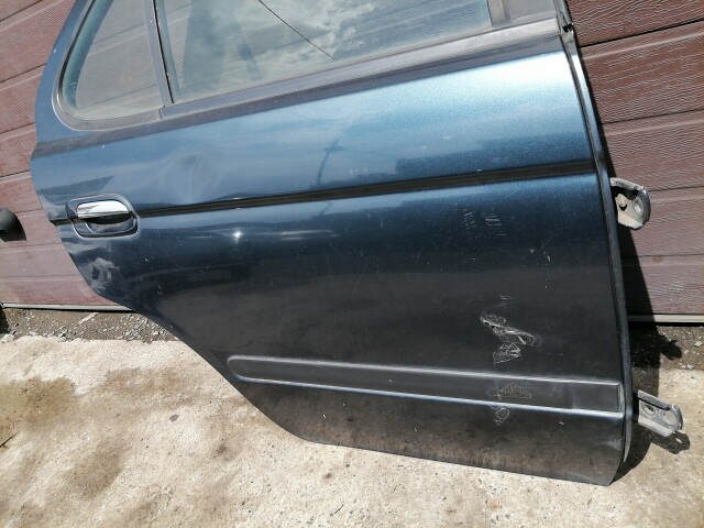 Дверь NISSAN Sunny 