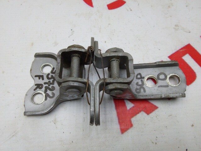 Кронштейны двери TOYOTA Vitz 