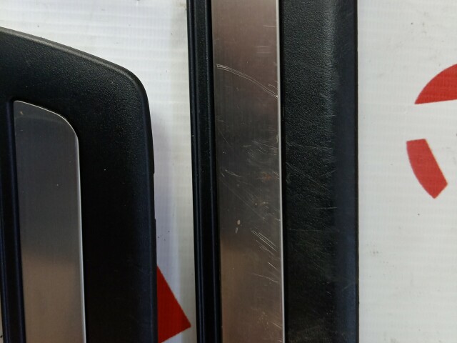 Накладка на порог салона TOYOTA Camry 