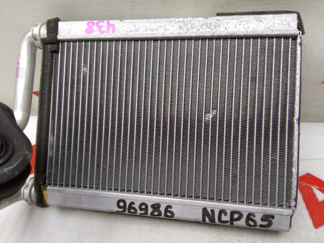 Радиатор печки TOYOTA Ist 