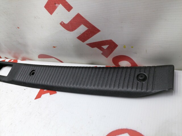 Накладка замка багажника NISSAN Bluebird Sylphy 