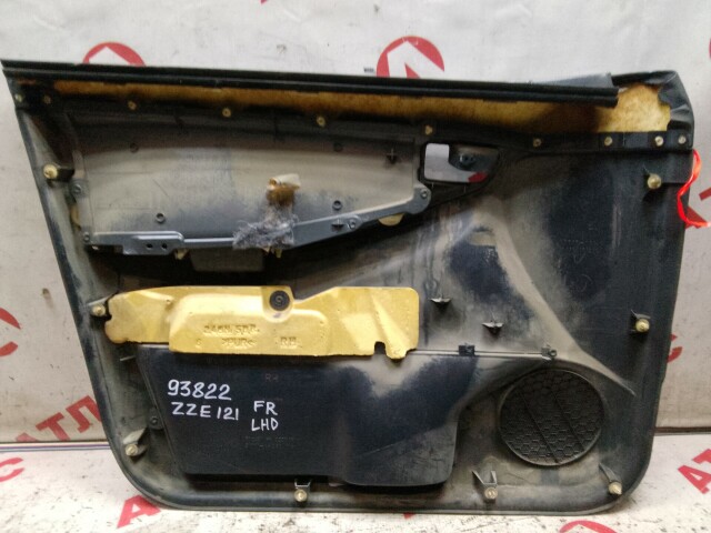 Обшивка двери TOYOTA Corolla 