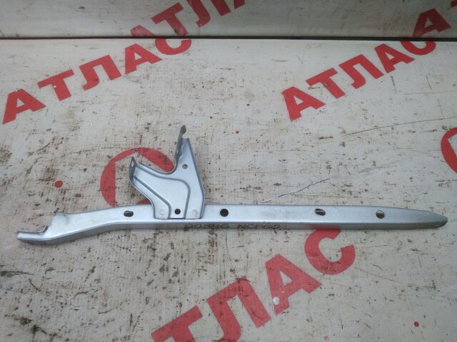 Кронштейн замка капота TOYOTA Ist 