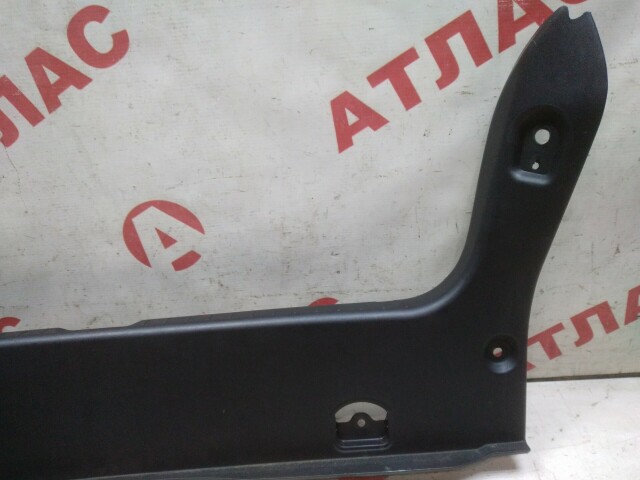 Накладка замка багажника TOYOTA Avensis 