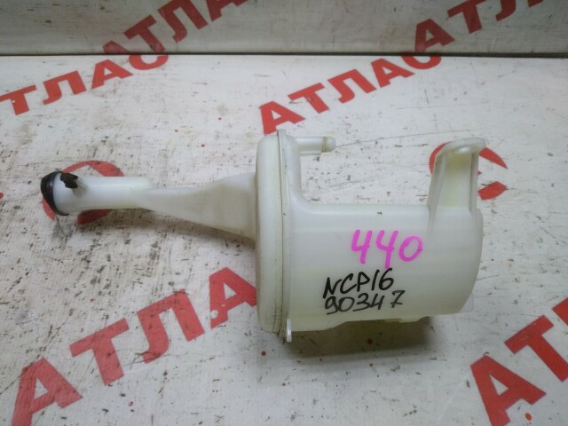 Бачок омывателя TOYOTA Platz 