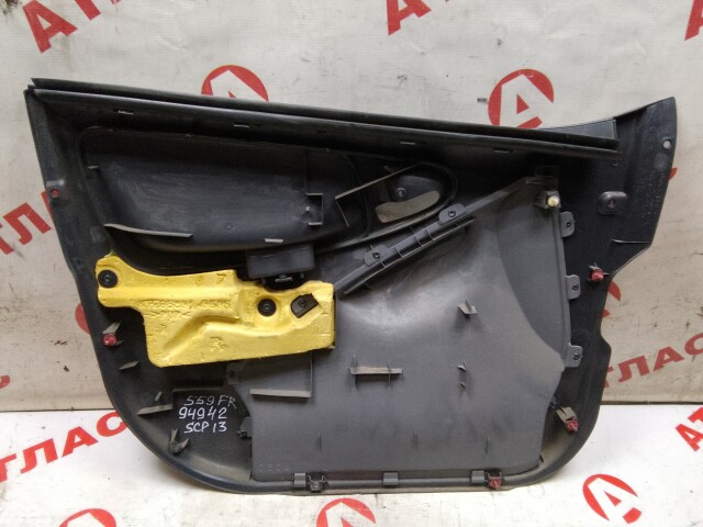Обшивка двери TOYOTA Vitz 