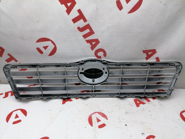 Решетка радиатора TOYOTA Avensis 