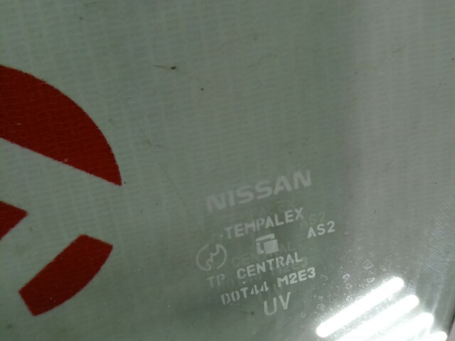 Стекло NISSAN Primera 