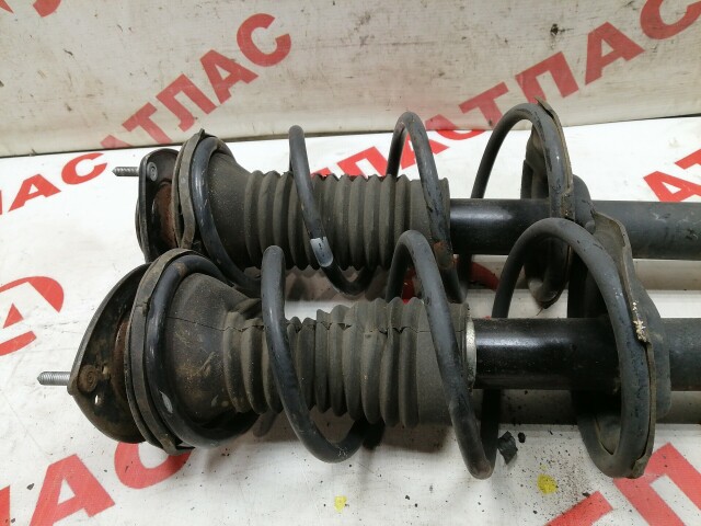 Стойка TOYOTA Ist 