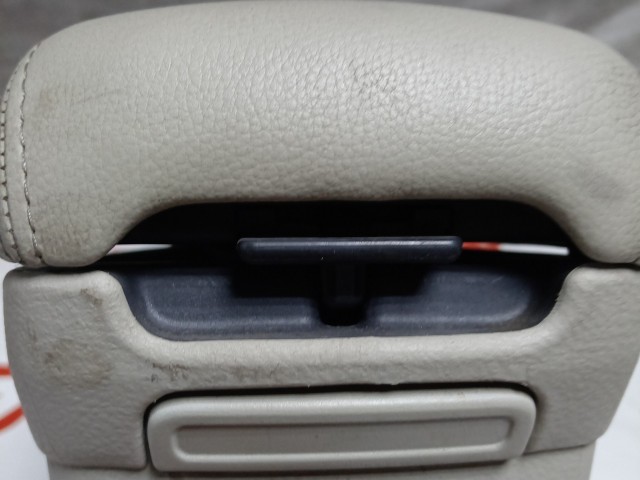 Подлокотник TOYOTA Avensis 