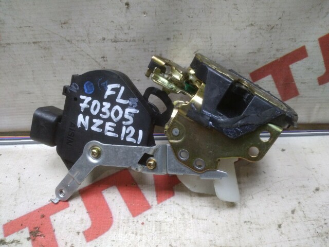 Замок двери TOYOTA Corolla 