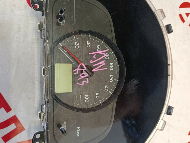 Щиток приборов TOYOTA Vitz 