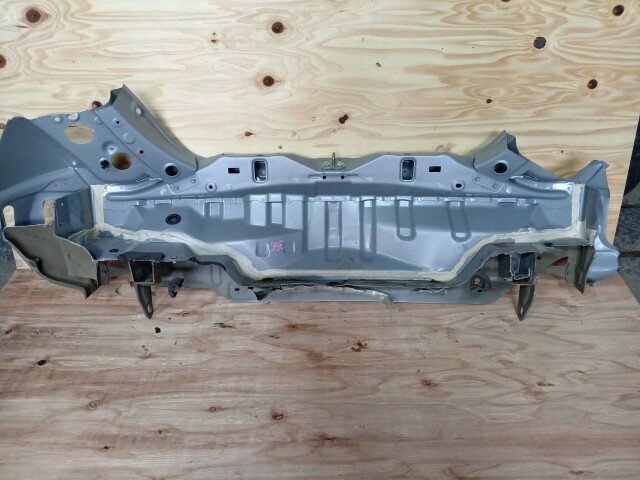 Задняя панель TOYOTA Ist 