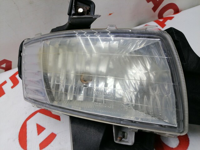 Туманка TOYOTA Estima 