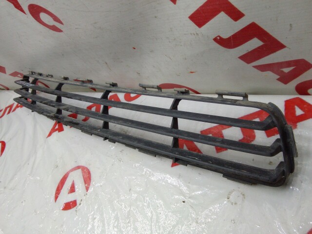 Решетка в бампер TOYOTA Avensis 