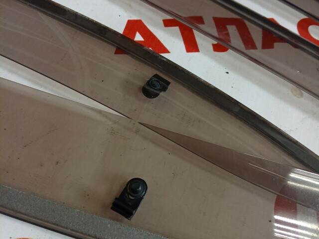 Ветровик TOYOTA Avensis 