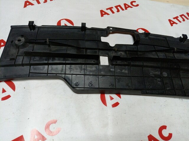 Накладка на радиатор TOYOTA Avensis 