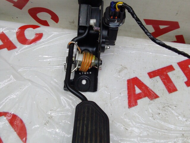 Педаль газа TOYOTA Avensis 