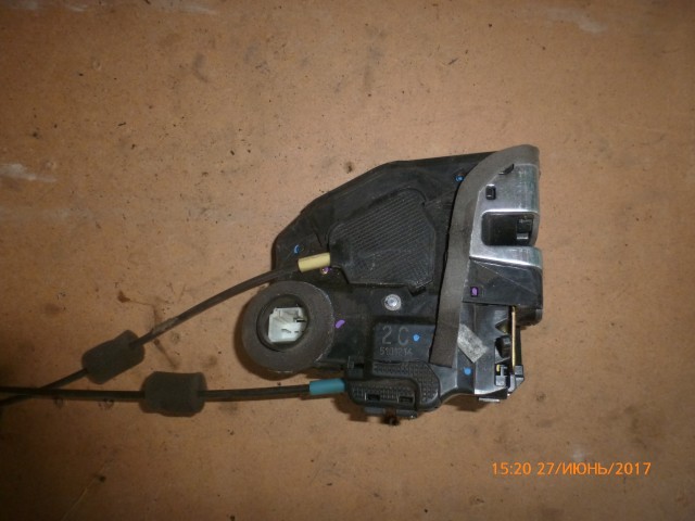 Замок двери TOYOTA RAV4 