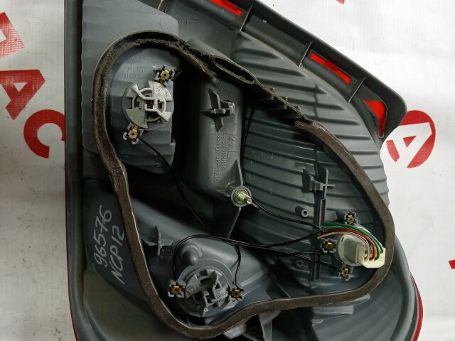 Стоп TOYOTA Platz 